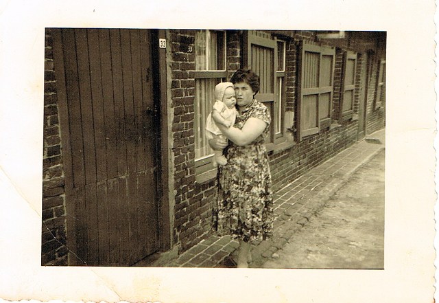 1960 aan onze voordeur in de schaapbruggestraat te Rumbeke
