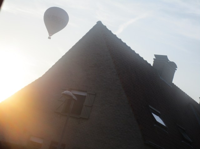 vrijdagavond vloog deze over het huis van onze overburen,